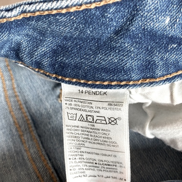 Women’s Old Navy Rockstar Super Skinny Mid Rise Jeans in light wash, size 14 - Picture 10 of 11